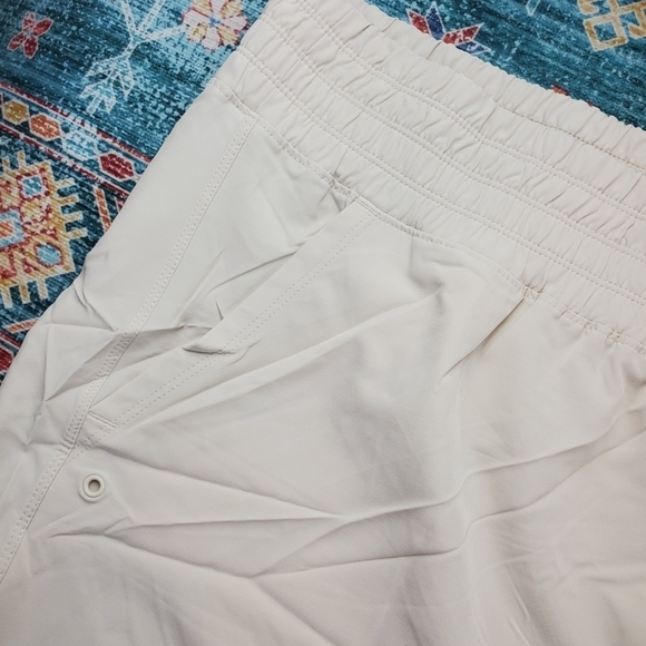 Old Navy High-Waisted StretchTech Shorts Wish Bone 3X - Picture 5 of 10